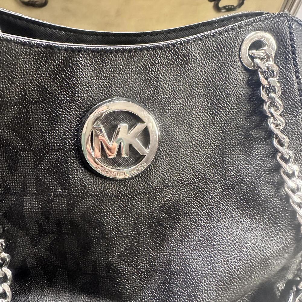 Michael Kors Leather Jet Set Tote Bag - Picture 7 of 11